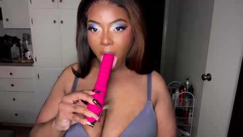 raventhebigbodybitch online show from February 9, 1:45 am