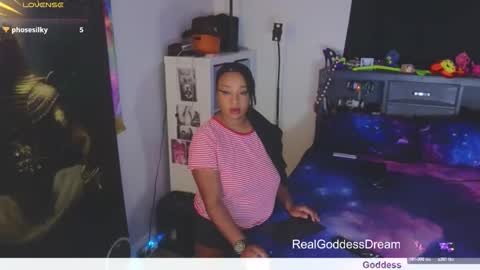 realgoddessdream online show from April 19, 12:21 am