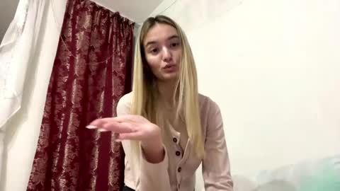 Risa online show from April 19, 3:23 pm