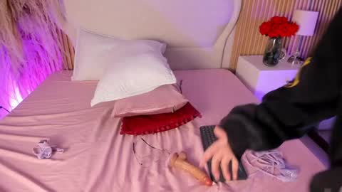 rebeca_taylor_ online show from March 27, 8:26 am