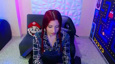 Caroline R online show from February 9, 8:34 pm