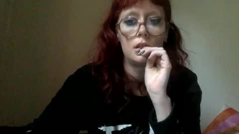redcassie666 online show from April 3, 4:05 pm