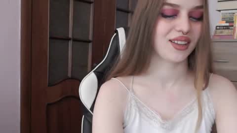 Lily online show from October 18, 1:52 am