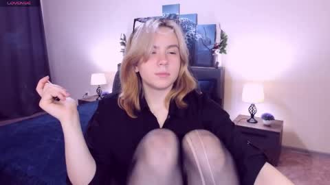 RemiPeach online show from May 30, 6:59 pm