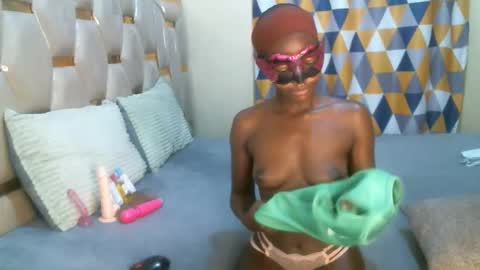 remmyqueen online show from May 30, 11:41 am