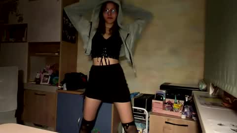 Mia online show from April 18, 5:26 pm