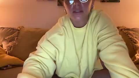 renimoonxo online show from July 2, 8:31 am