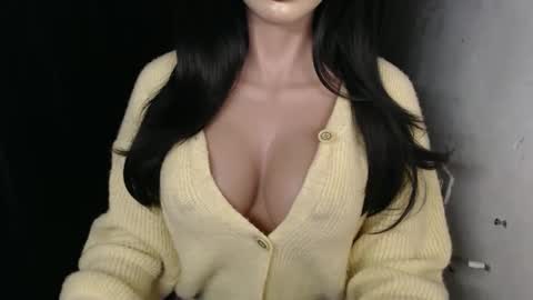 Lyn online show from February 12, 5:47 pm