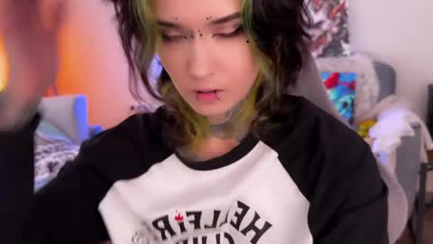   DianaBrite            fansl y online show from April 19, 1:55 pm