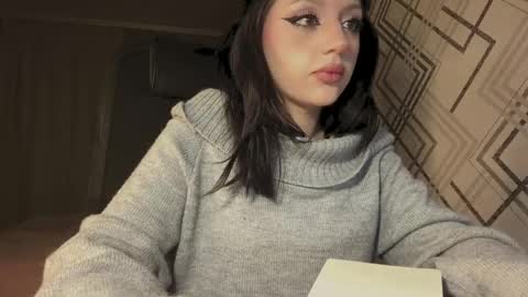 Nicole online show from April 18, 4:53 pm