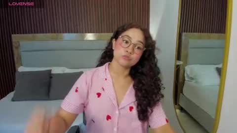 rossie_lanie_ online show from April 13, 7:25 pm