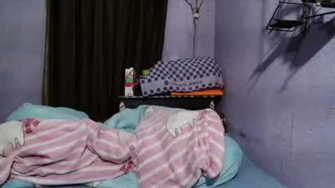 roxanne_98 online show from July 11, 3:50 am