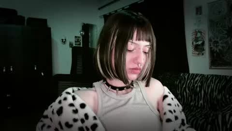 Roxy Independient model Help me to reach 50 thumbs up online show from May 15, 11:18 pm