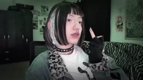 Roxy Independient model Help me to reach 50 thumbs up online show from June 18, 12:56 am