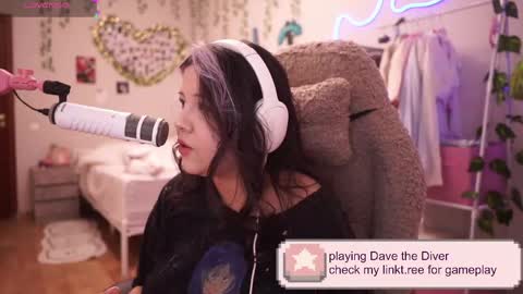 roxysuh online show from March 13, 7:31 am