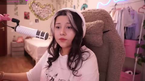 roxysuh online show from March 19, 7:24 am