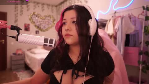 roxysuh online show from March 23, 7:14 am