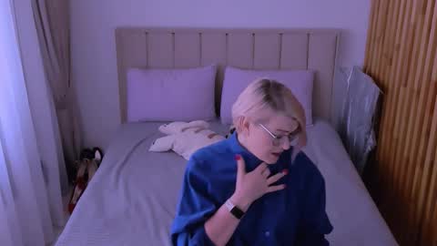 Sabrina MacMarren online show from March 28, 9:31 am