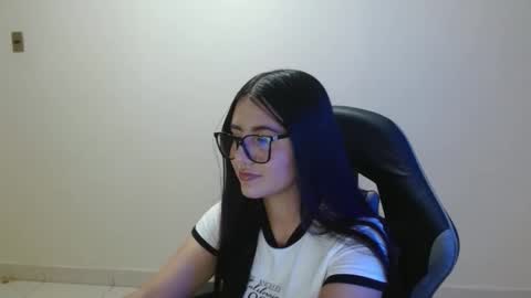 Sahaliefox  online show from April 13, 9:37 pm