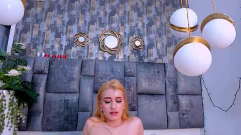 Salome Larzon online show from March 21, 8:19 am