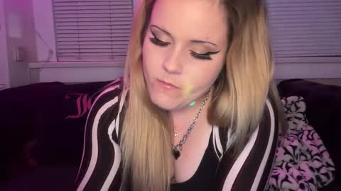 samanthafever online show from April 11, 7:45 am