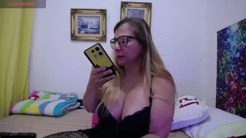 sara online show from June 9, 3:33 pm