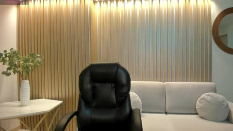 Sarah  independent model online show from April 4, 4:00 am