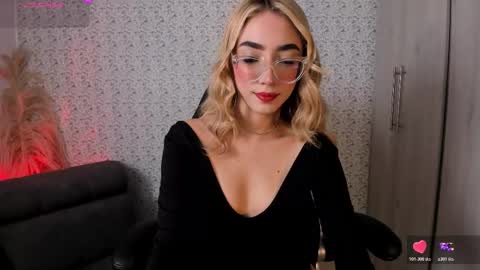 Sara jones   online show from March 27, 10:49 am