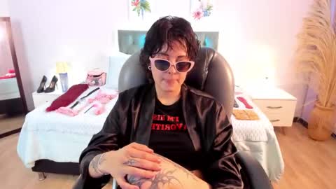 saskia_vellour online show from March 4, 7:20 pm