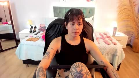 saskia_vellour online show from March 11, 7:27 pm