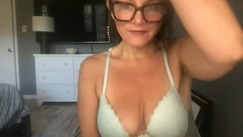 sassynsweetmilf online show from June 25, 11:13 am