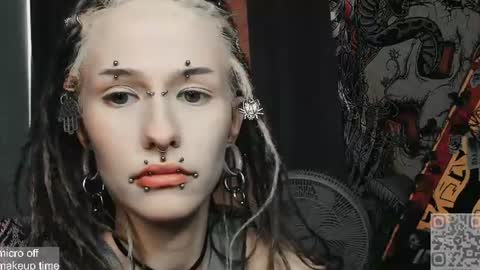 pronoun she. name Mary. age 21. online show from July 17, 2:10 pm