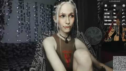 pronoun she. name Mary. age 21. online show from July 23, 11:40 am