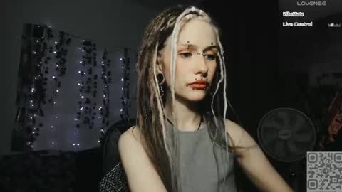 pronoun she. name Mary. age 21. online show from July 21, 10:54 pm