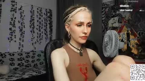 pronoun she. name Mary. age 21. online show from August 7, 5:53 pm