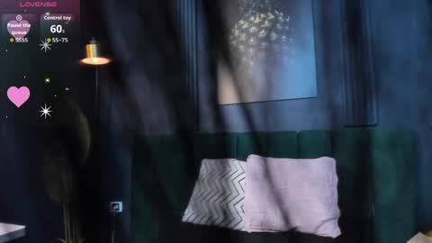 Scarlet Edwars online show from April 10, 7:20 pm