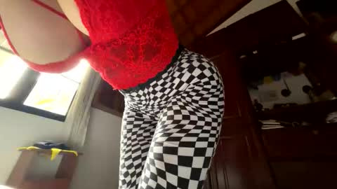 scarlet whisper online show from March 18, 8:47 pm