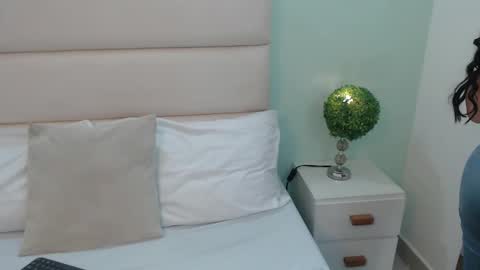 scarlet  online show from March 14, 12:50 pm