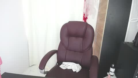 scarlett_mill online show from June 8, 4:08 pm