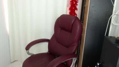 scarlett_mill online show from June 18, 6:02 pm