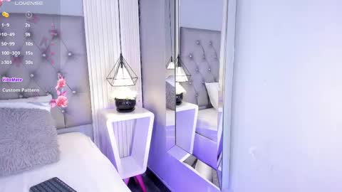 Scarrlethx online show from April 29, 5:30 pm