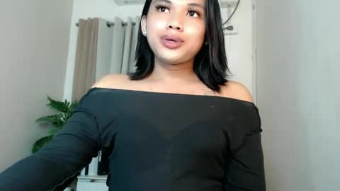 Deluxe online show from June 4, 7:07 pm