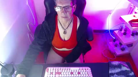 Selena online show from July 11, 9:04 pm