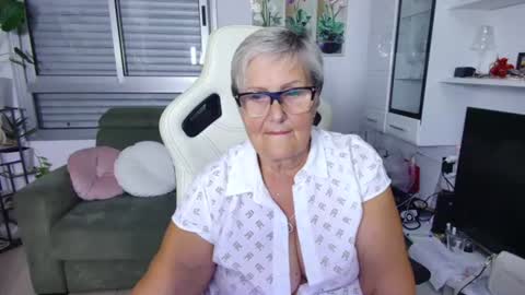 Selenna online show from July 28, 7:39 pm
