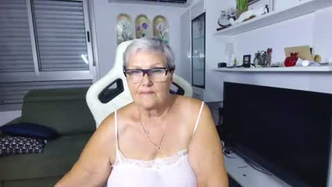 Selenna online show from July 19, 5:15 pm
