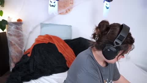 SeraReads online show from October 28, 2:12 pm