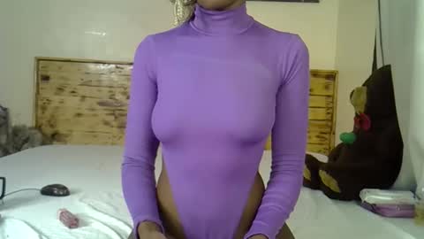 SEXY MOMAH online show from March 10, 7:45 am