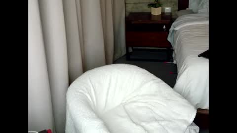 Sexy GILF Allie Kay online show from May 14, 6:52 am
