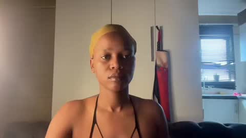 sexyasszeeee online show from April 14, 10:26 am