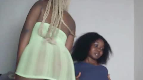 sexyebony283378 online show from April 13, 9:15 pm